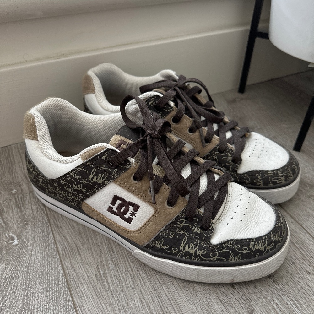 DC SNEAKERS